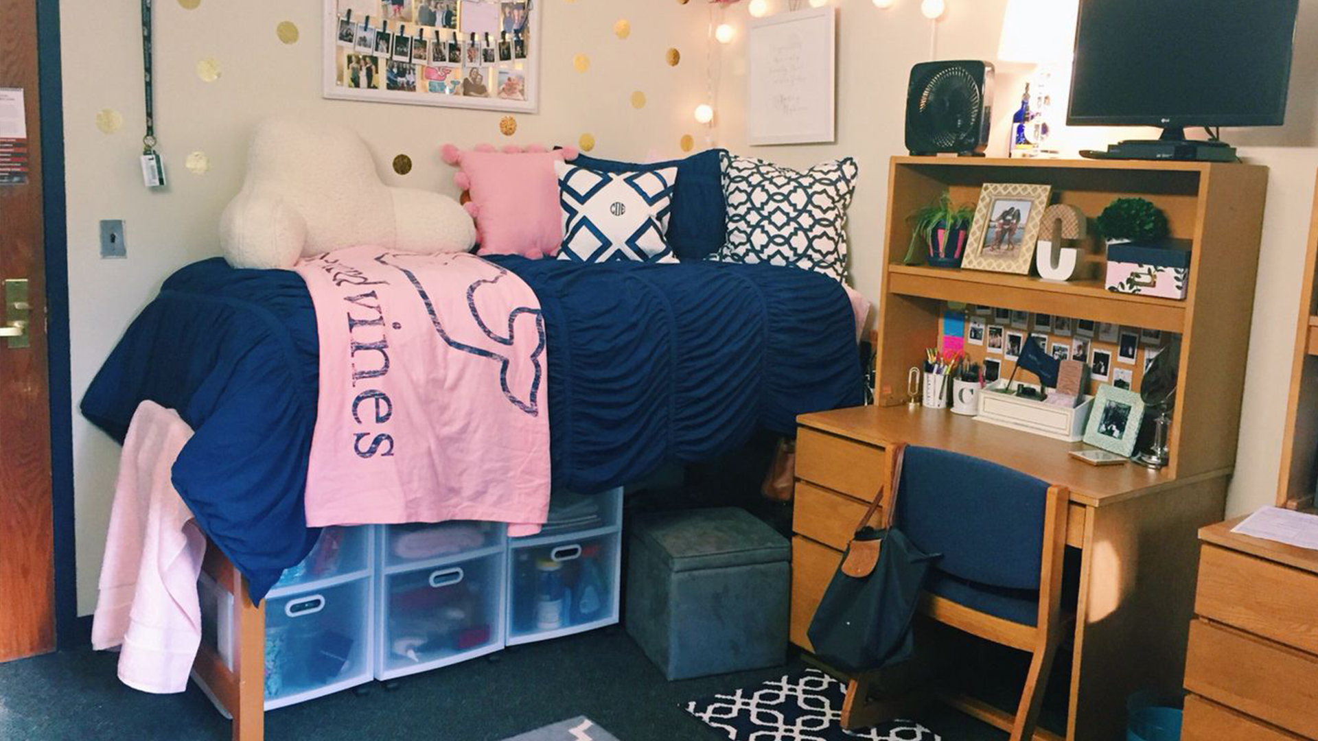 Popular dorm room color scheme of combination of blue and pink